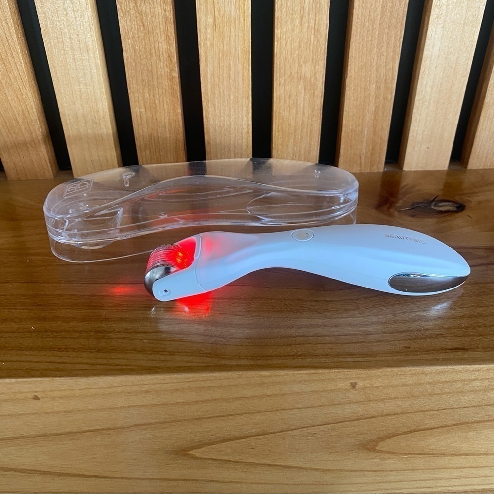 GloPRO Facial Microneedling Tool